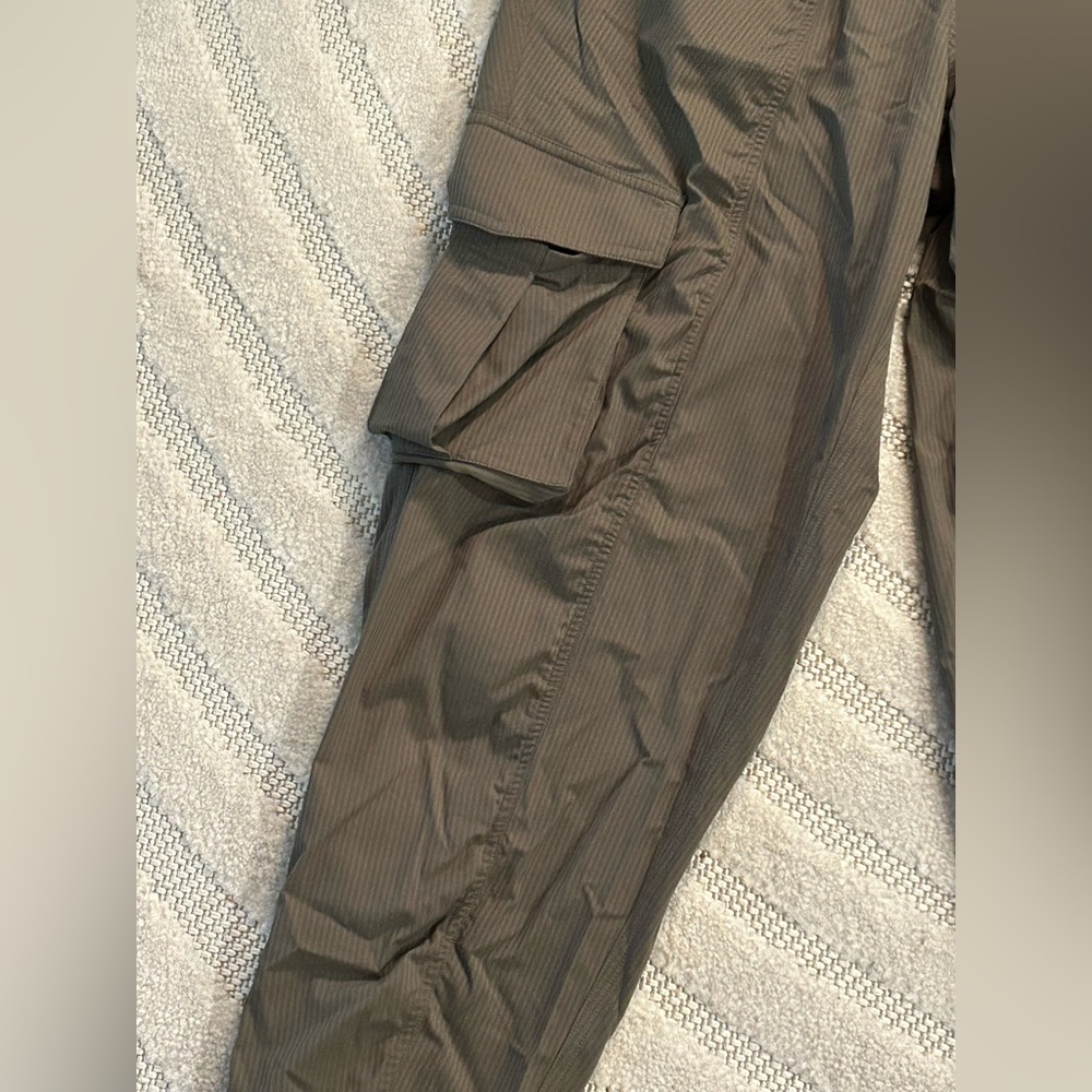 Lululemon Dance Studio Relaxed-Fit Mid-Rise Cargo Jogger in Army Green - S - Picture 4 of 12
